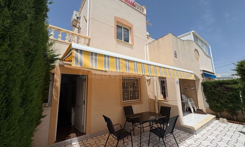 ADOSADO DE 3 DORMITORIOS 2 BAÑOS EN TORREVIEJA (LOS BALCONES)