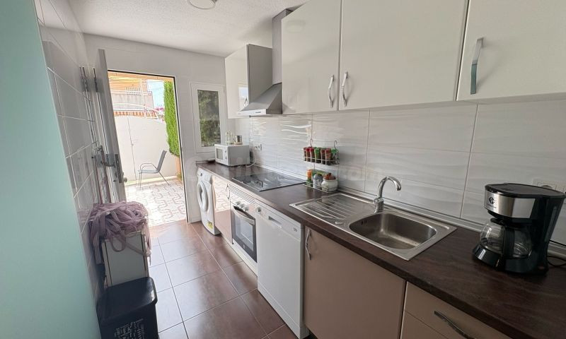 ADOSADO DE 3 DORMITORIOS 2 BAÑOS EN TORREVIEJA (LOS BALCONES - foto 4