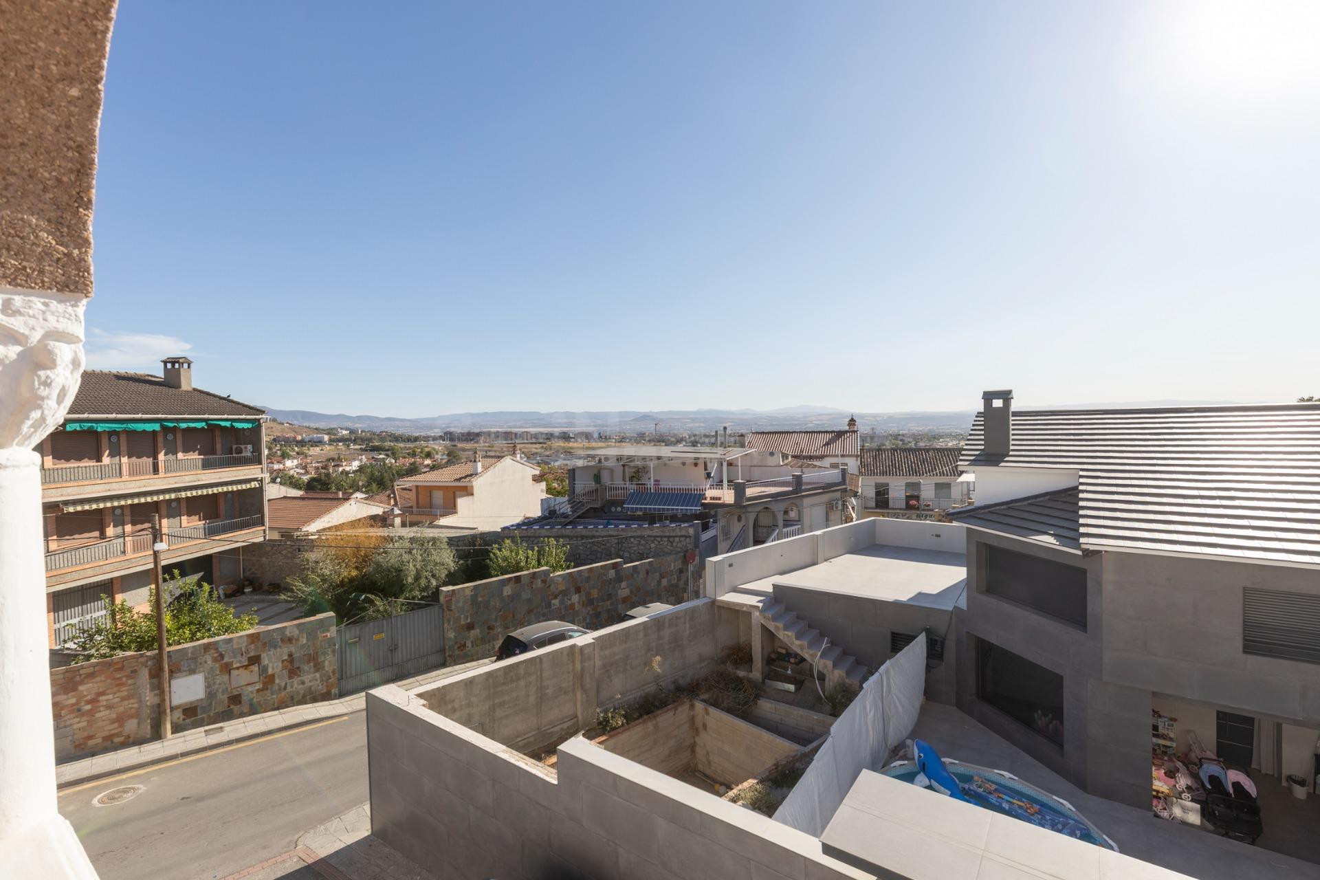 Amplio Pareado en Vega de Granada: Tu Nuevo Hogar Espera por - foto 3