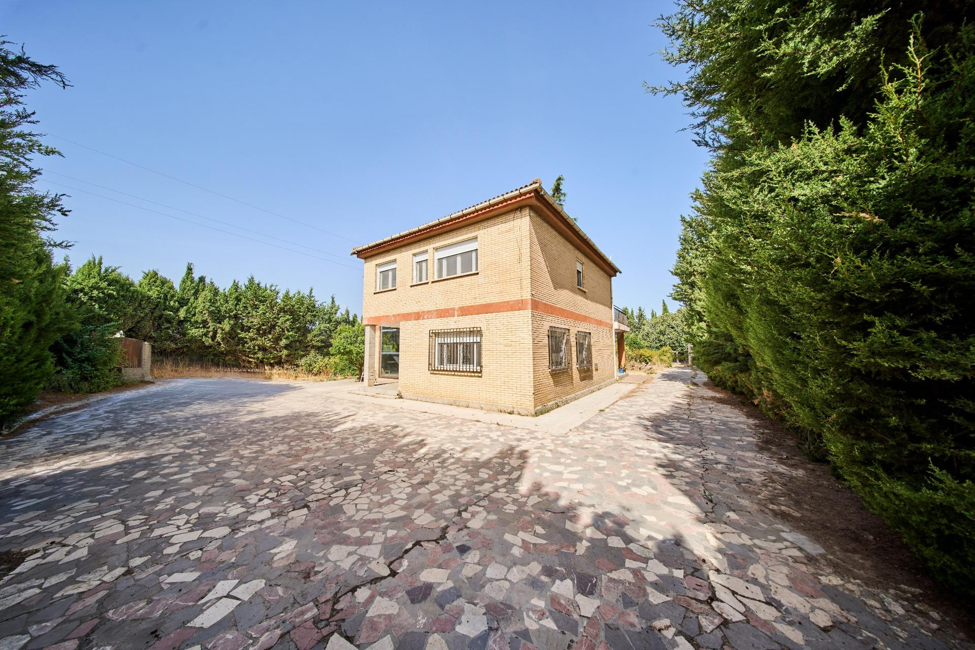 GRAN CASA REFORMADA EN ALHENDÍN CON 2.500 M2 DE PARCELA - foto 2