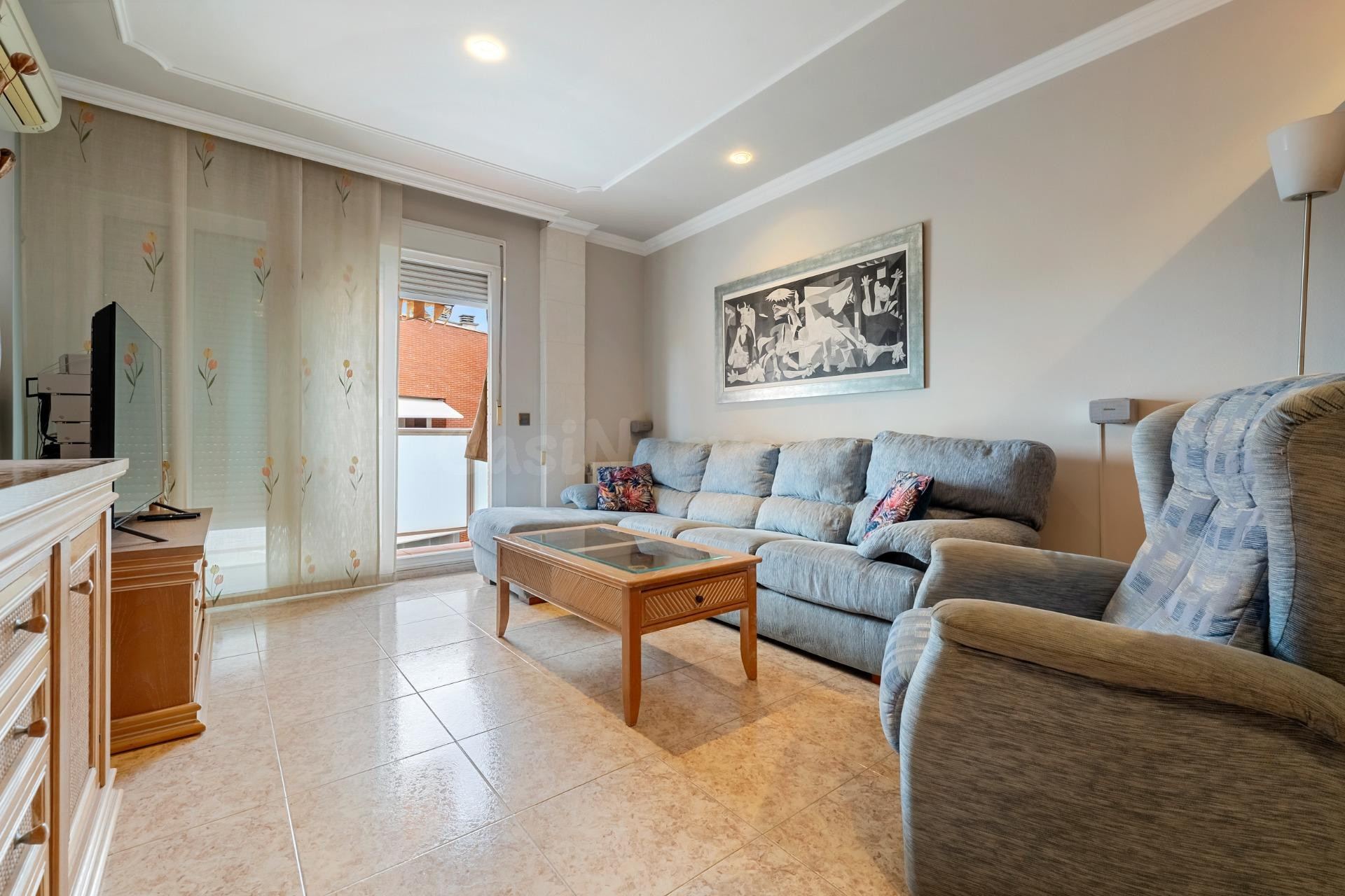 Amplio piso de 4 habitaciones con terraza y plaza de aparcamiento en Vila-seca - foto 2