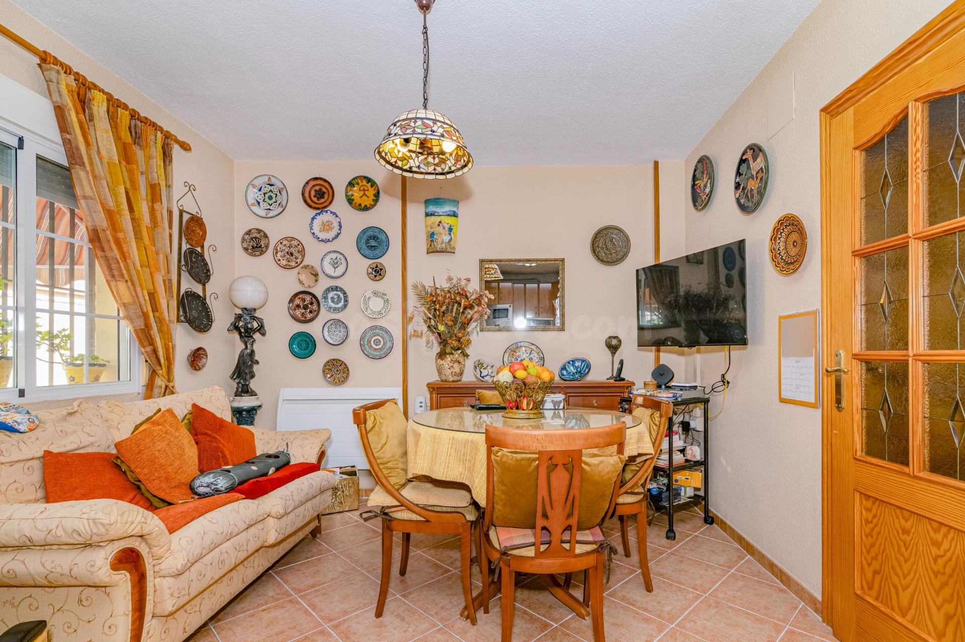 Fantástica casa adosada con gran patio, sótano habitable y excelente luminosidad !! - foto 4