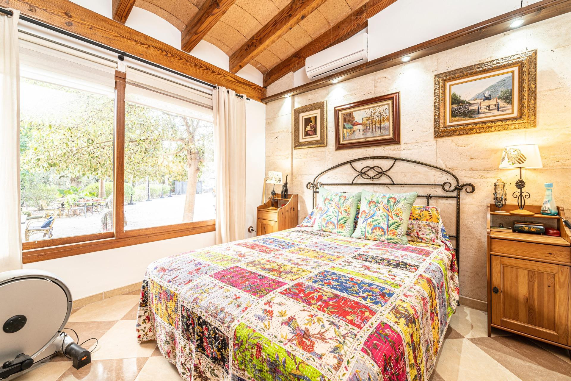 Exclusiva finca rústica con licencia vacacional, tres viviendas independientes, piscina climatizada y parque zoológico autorizado en Llucmajor - foto 4