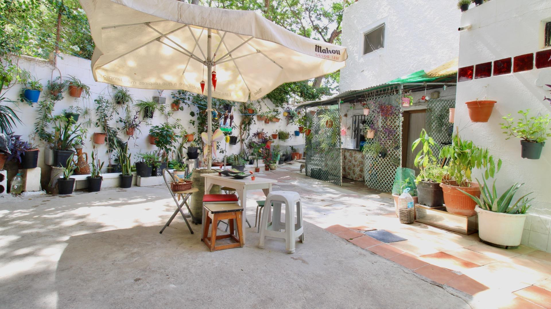VIVIENDA INDEPENDIENTE CON DOS PLANTAS, GRAN PATIO Y CUEVAS  - foto 2