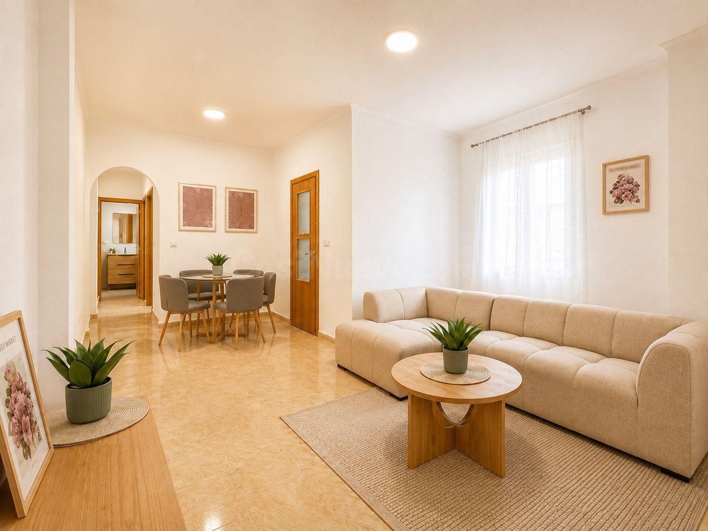 PLANTA BAJA CON ENTRADA INDEPENDIENTE, 2 DORMITORIOS, 2 BAÑOS, TERRAZA Y PISCINA EN EL CENTRO DE TORREVIEJA