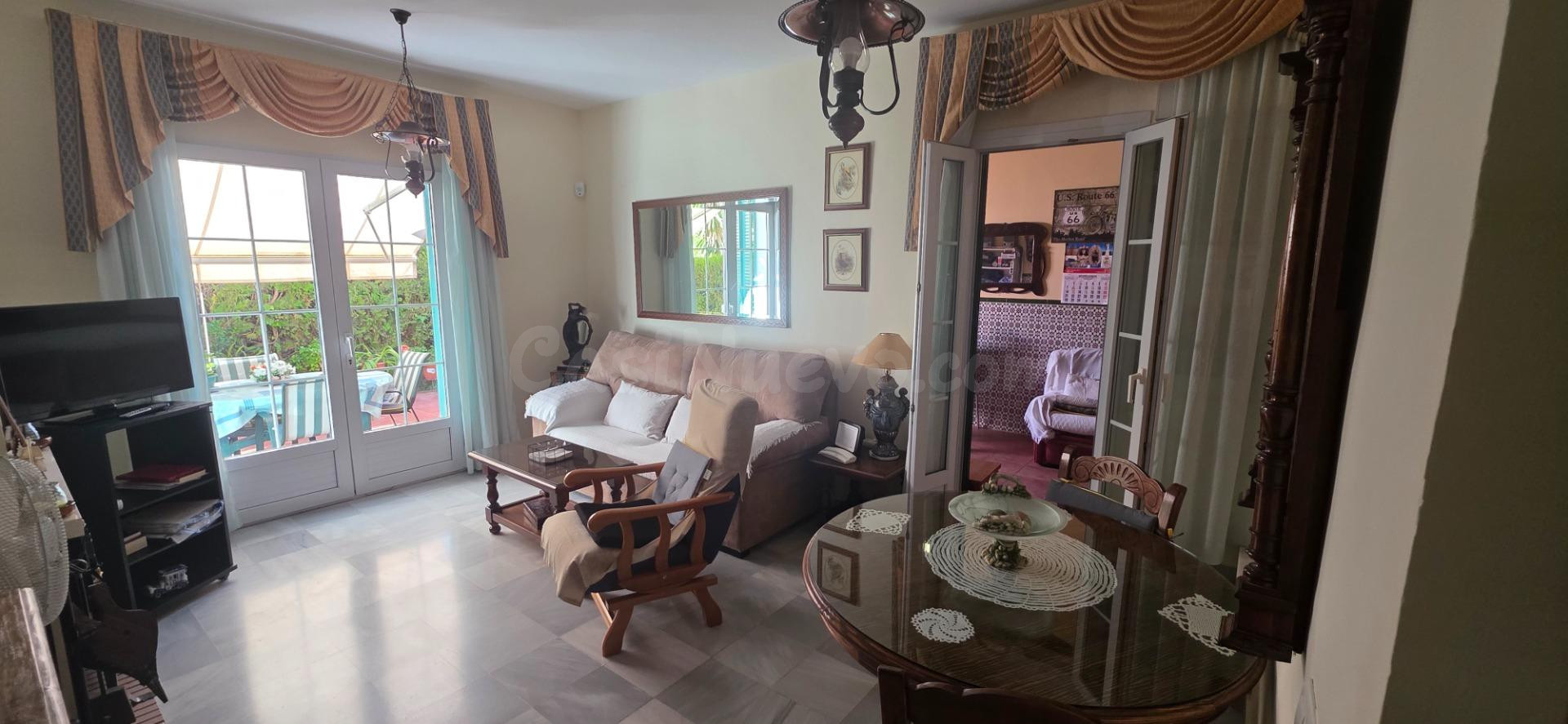 ADOSADO DE 4 DORMITORIOS CON GARAJE PRIVADO, PATIO Y VISTAS  - foto 3