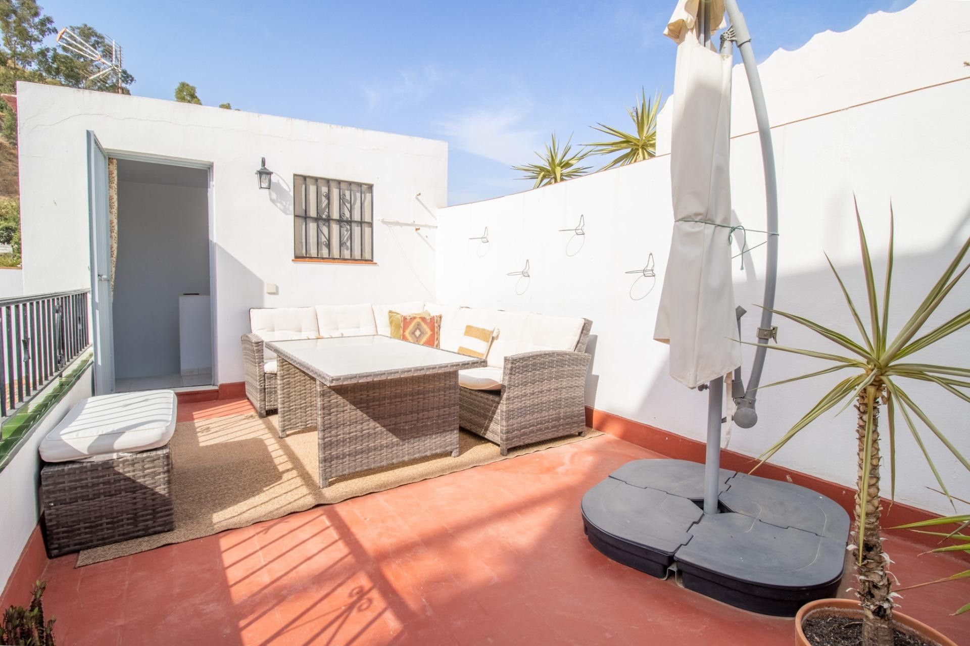 Encantadora casa adosada con terraza en la azotea en la prec - foto 2