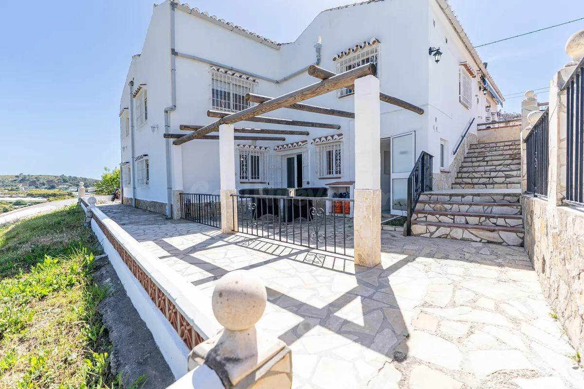 Villa exclusiva con piscina privada y casa de invitados inde - foto 4
