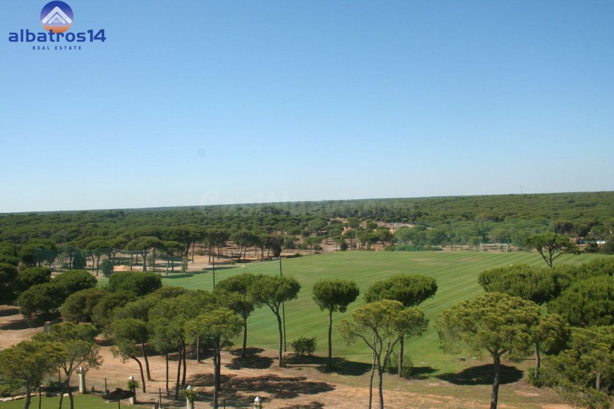 Apartamento en Nuevo Portil, Urbanización Hoyo 19. - foto 4