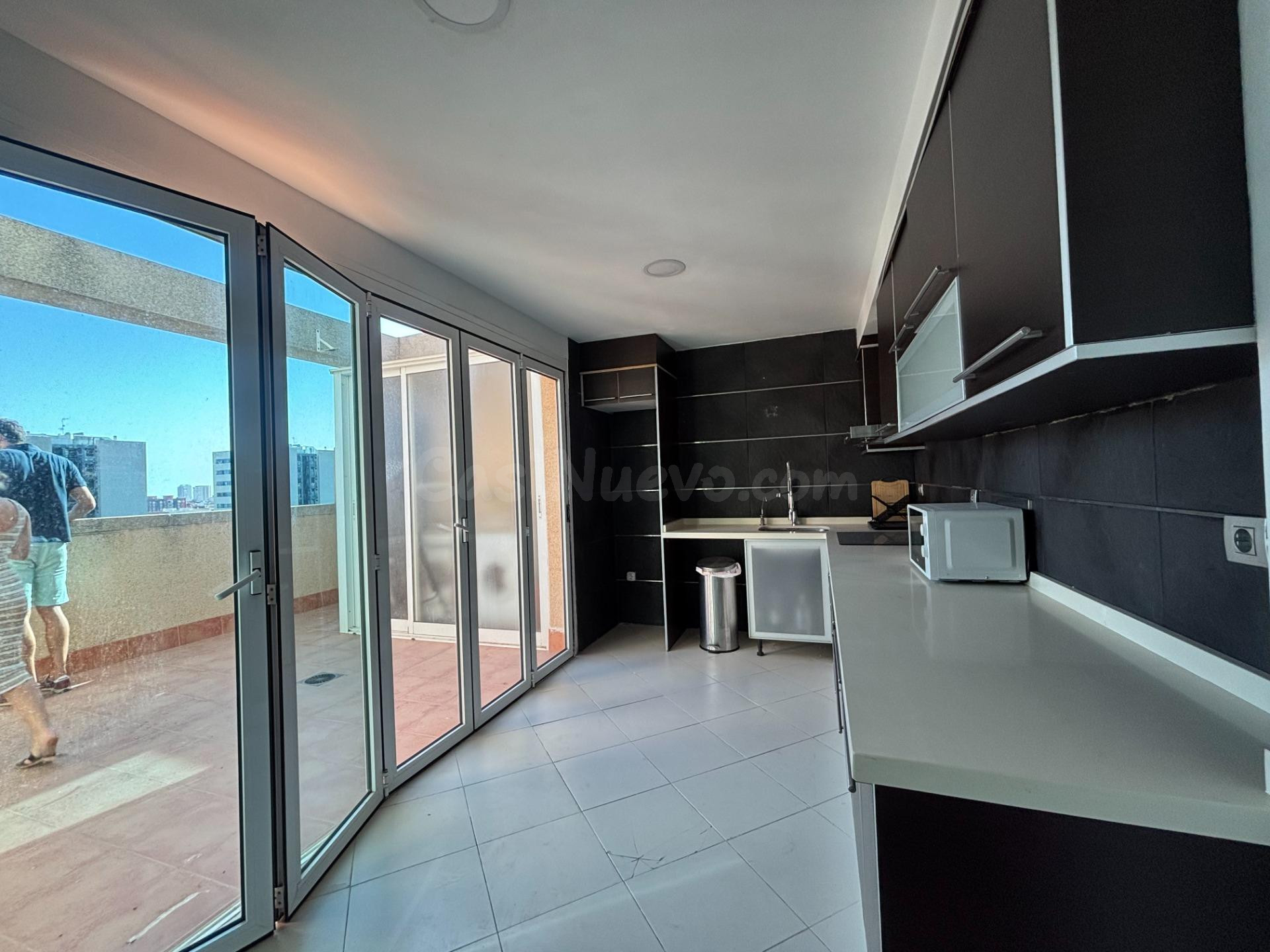 ÁTICO ESQUINERO CON TERRAZA - foto 4