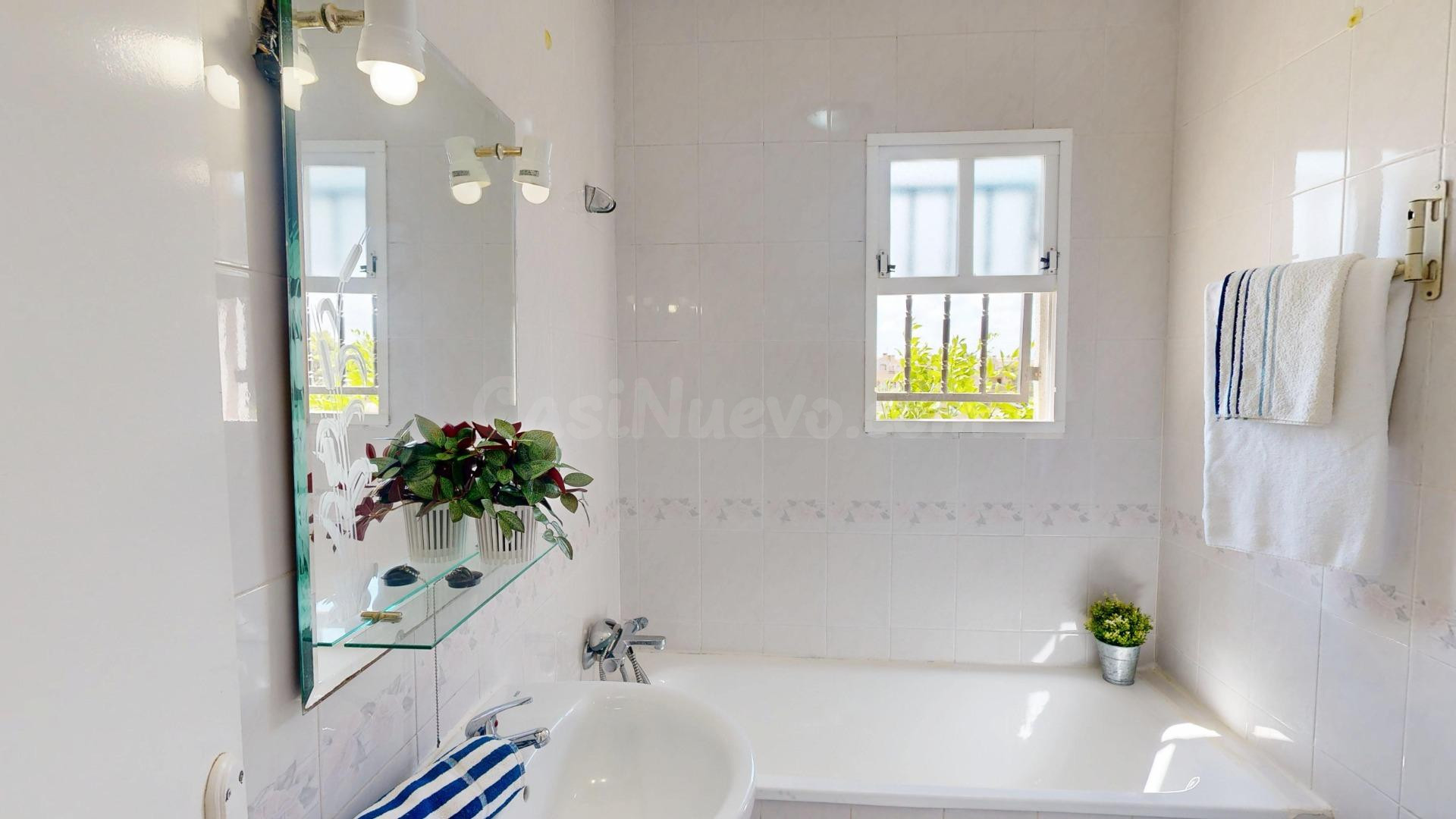 Precioso bungalow con solárium y piscina, con orientación sur ☀️ - foto 5