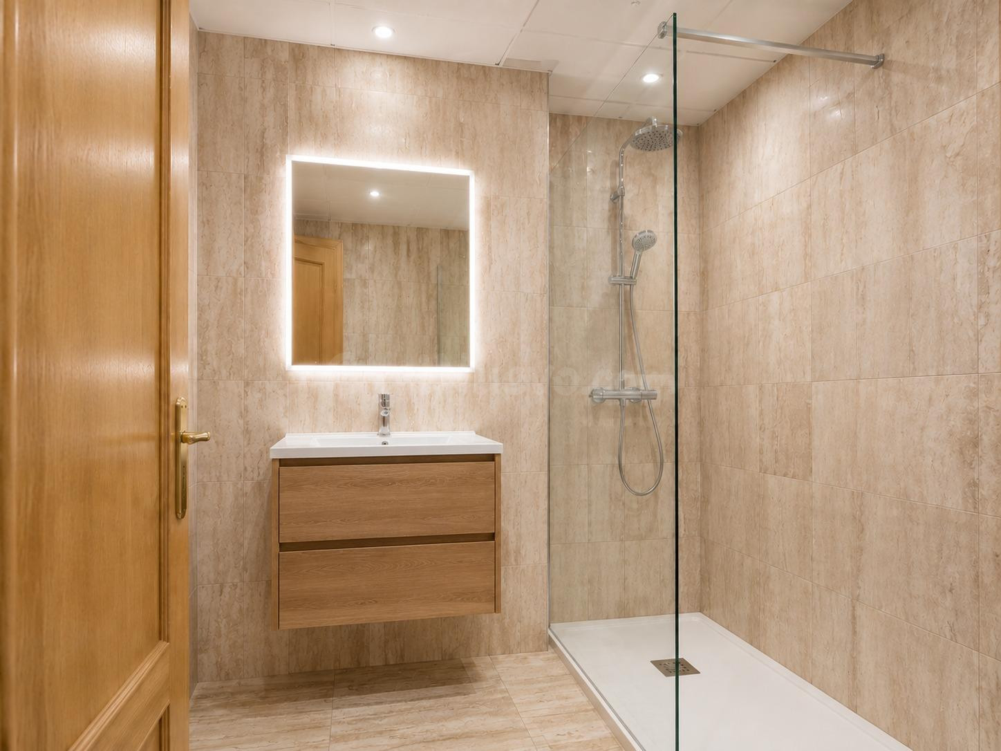 Propiedad a estrenar con 2 habitaciones, 2 baños y parking - foto 5