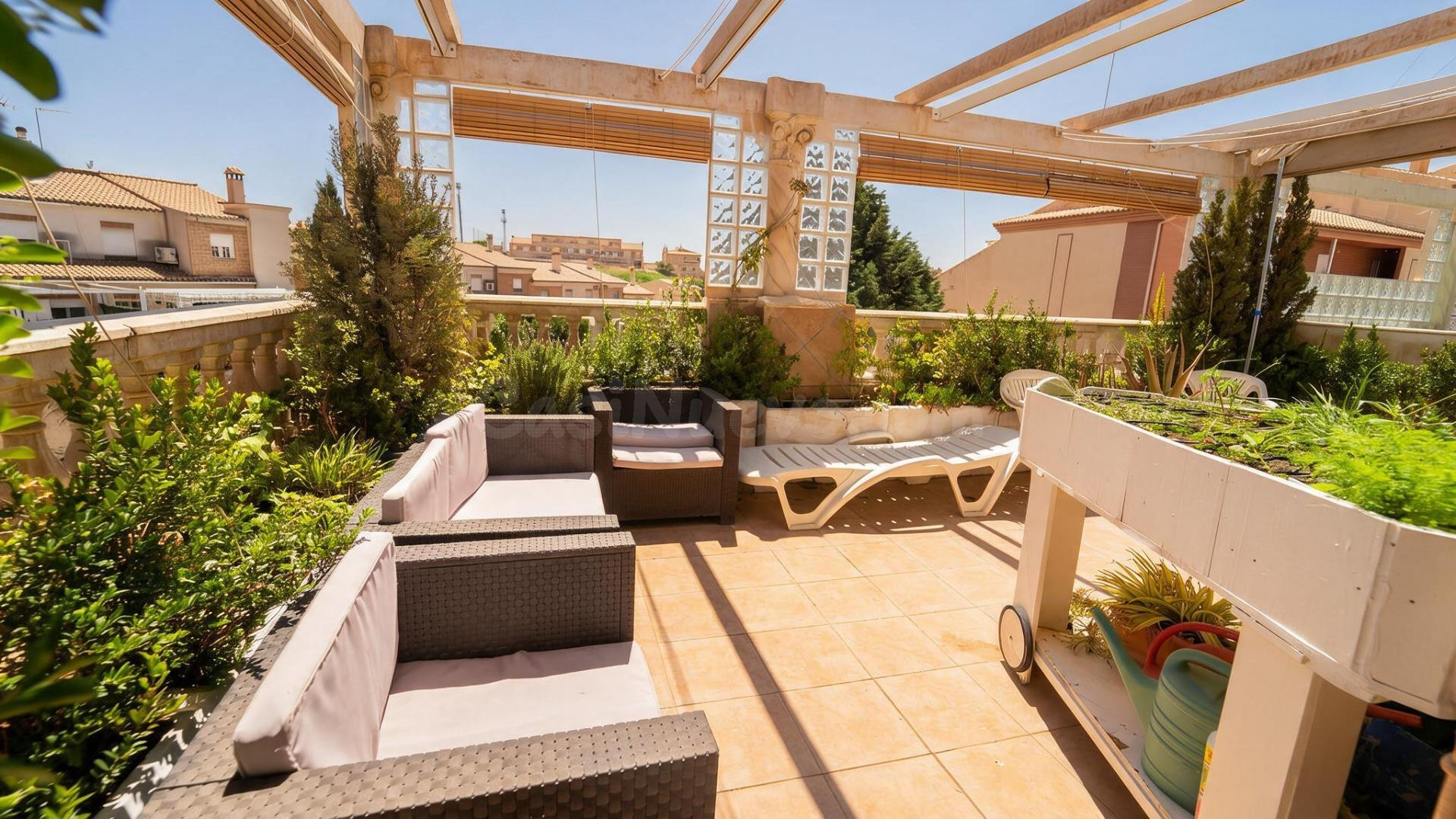 Espectacular Casa de Lujo Autosuficiente con Piscina, Ascensor y Terraza Bioclimática en Huétor Vega, Granada ref: DLR00271