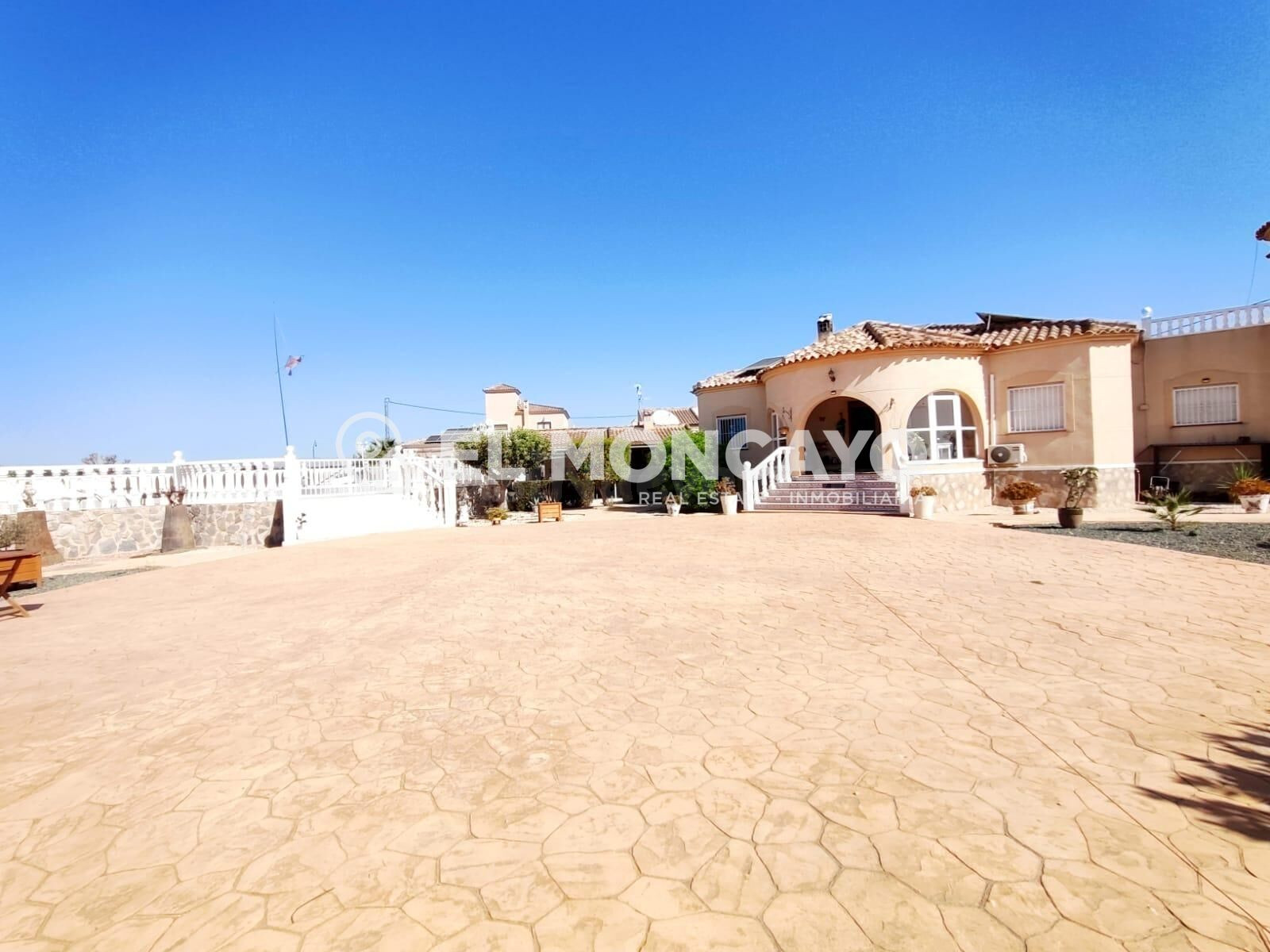 Fantástico chalet independiente con piscina privada y amplio - foto 2