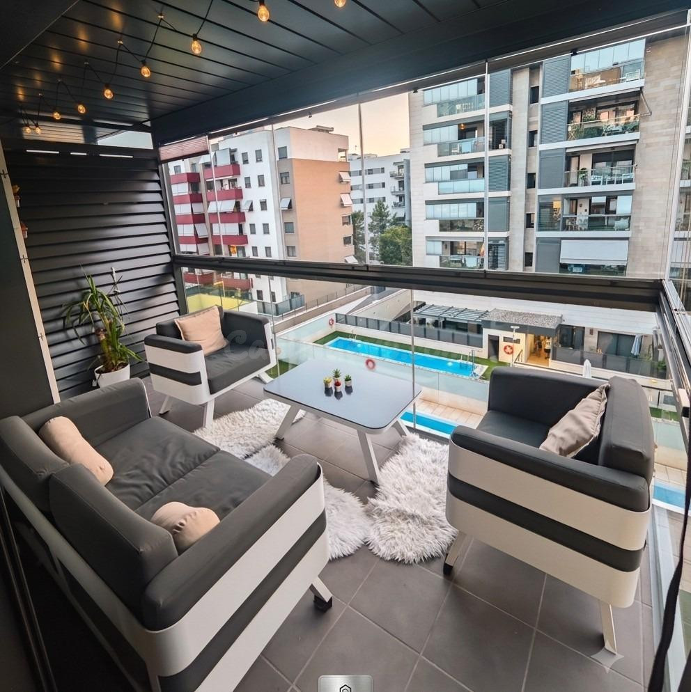 Piso con gran terraza, piscina, garaje y trastero junto a Hipercor