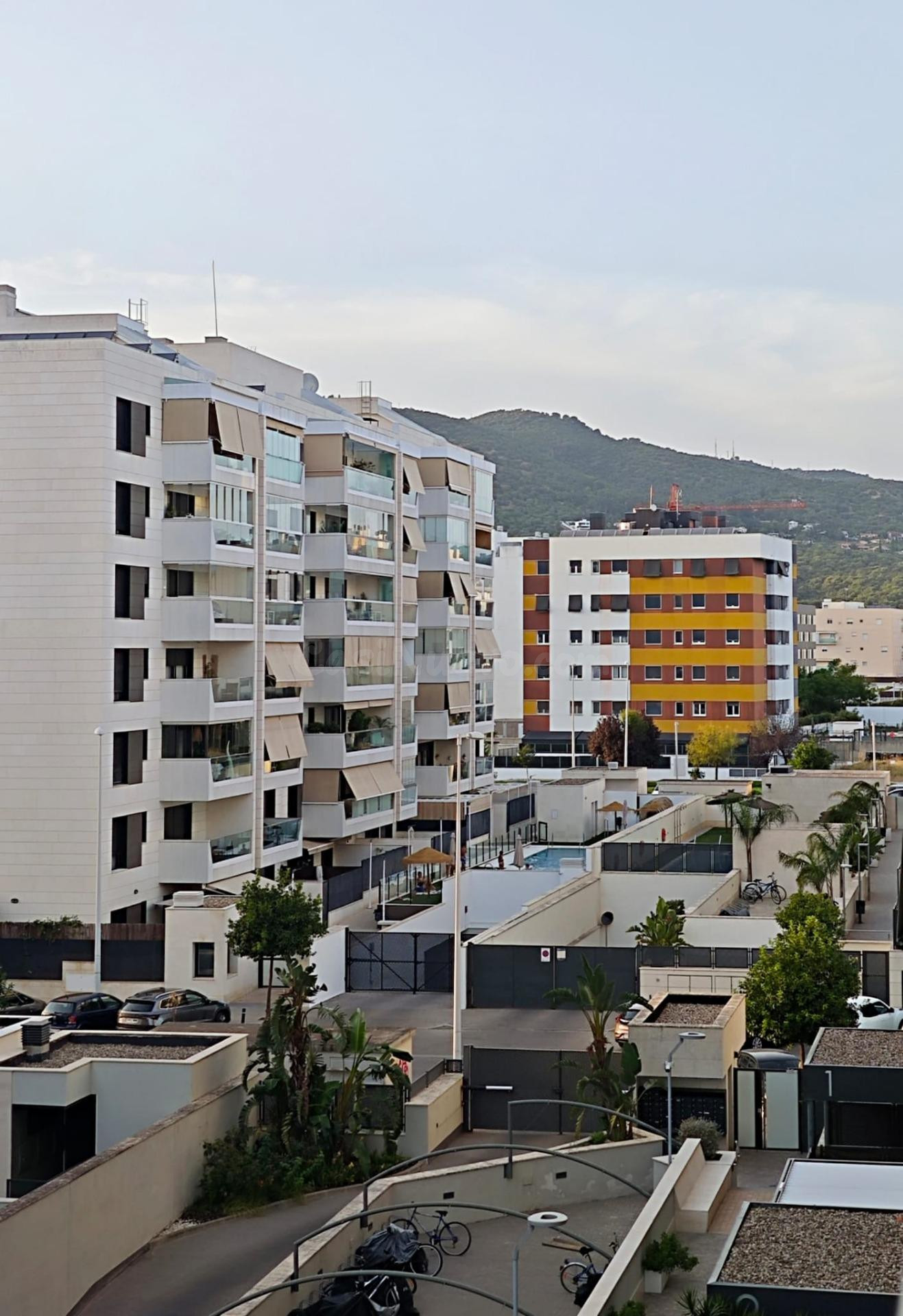 Piso con gran terraza, piscina, garaje y trastero junto a Hi - foto 3
