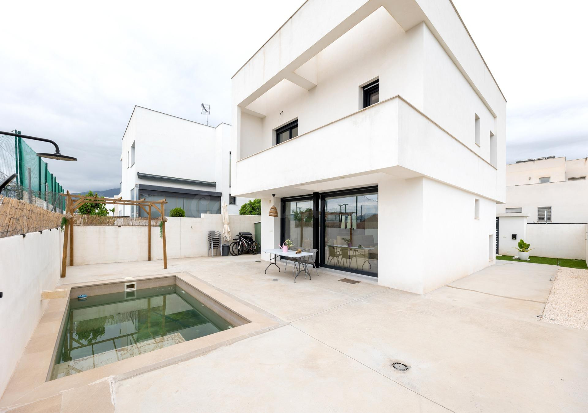 Bonita casa independiente de reestreno en zona residencial d
