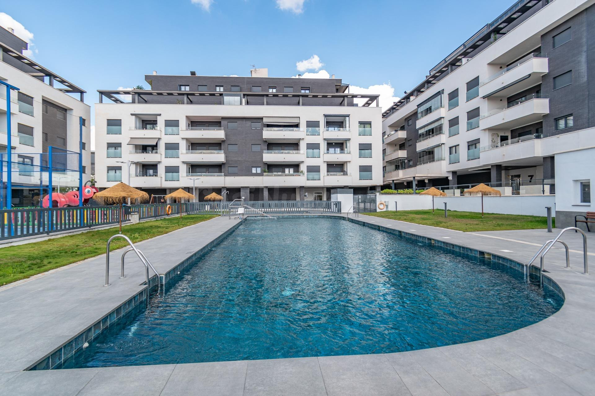 Exclusiva vivienda en Residencial Nevada — Urbanización de l - foto 2