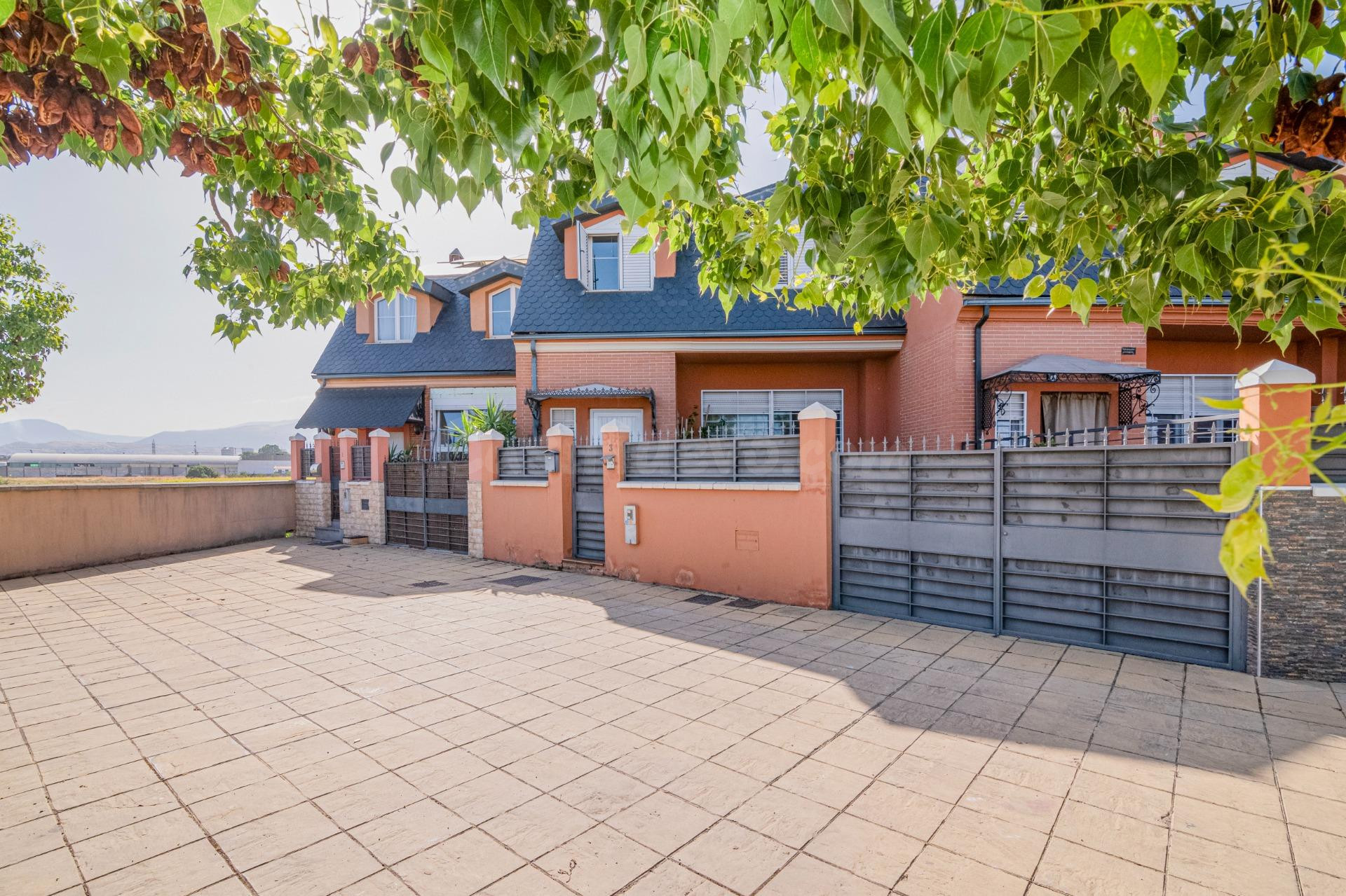 MODERNA CASA DE ESTILO NÓRDICO CON PISCINA, EN INCREIBLE UBI - foto 2