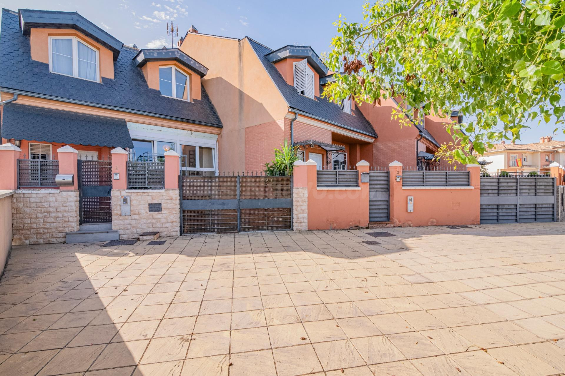 MODERNA CASA DE ESTILO NÓRDICO CON PISCINA, EN INCREIBLE UBI - foto 4