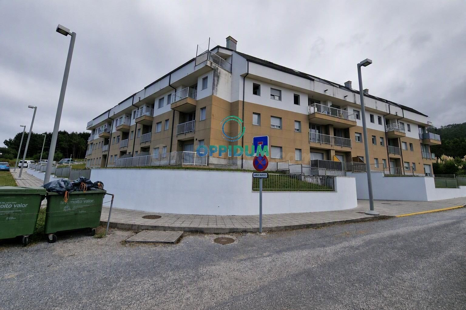 Piso con terraza y piscina cerca de la Playa de las Catedral - foto 2