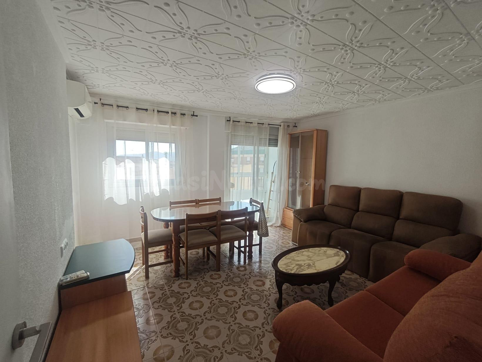 SE ALQUILA PISO EN ELDA CON 4 DORMITORIOS Y VARIOS BALCONES