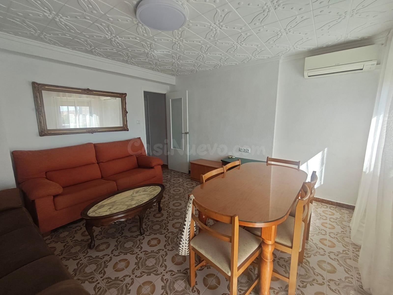 SE ALQUILA PISO EN ELDA CON 4 DORMITORIOS Y VARIOS BALCONES - foto 2