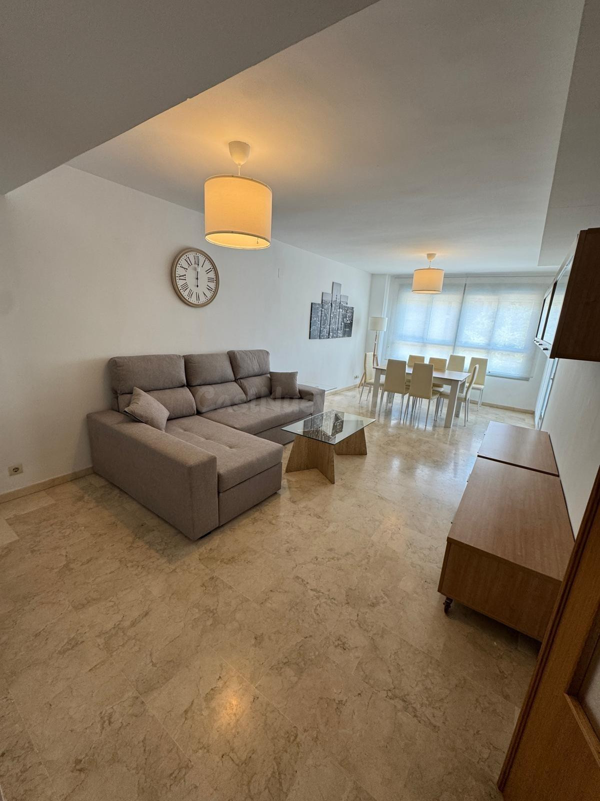 Alquiler de piso amueblado 3+2 con terraza y garaje en Sant  - foto 2
