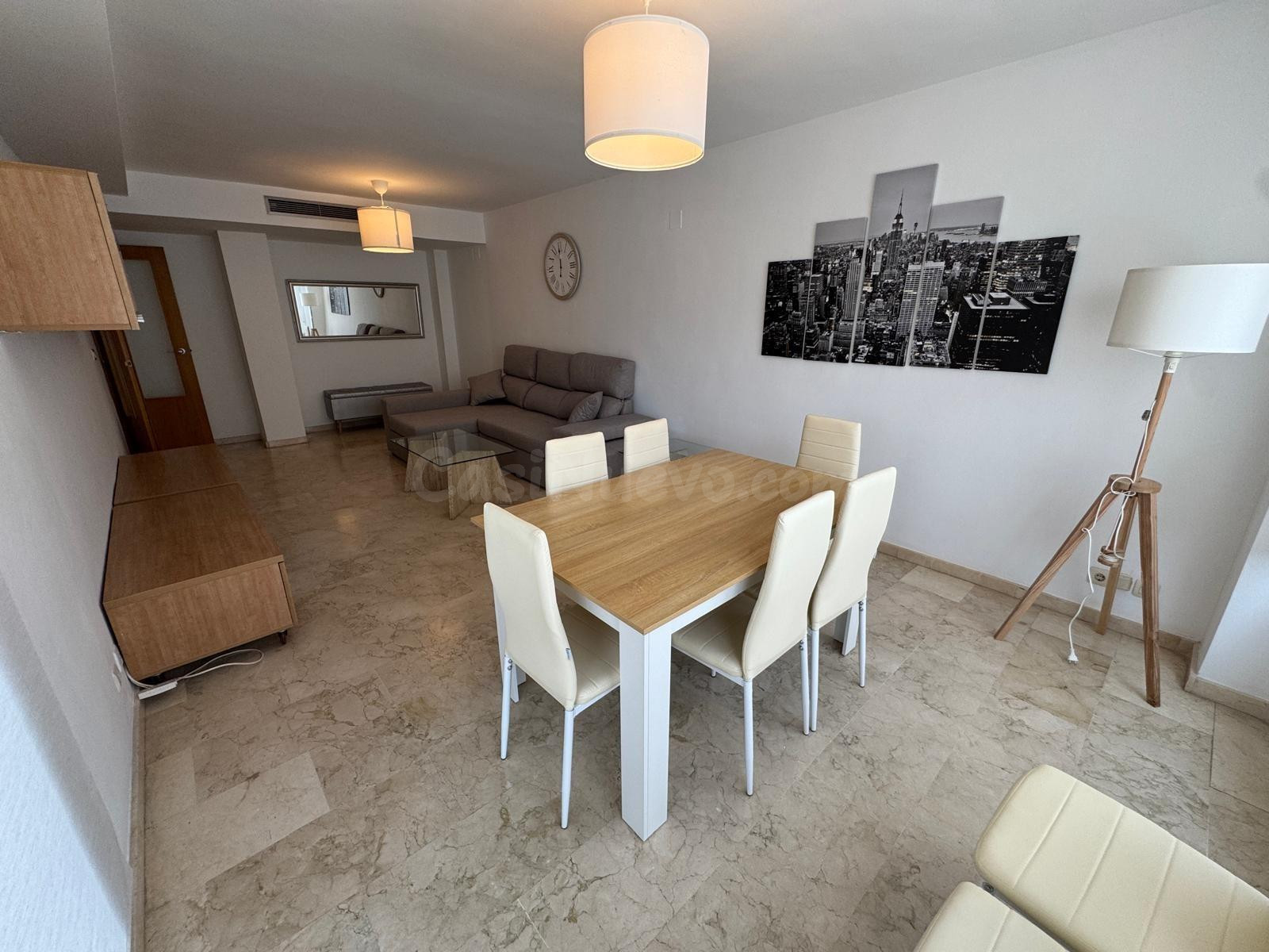 Alquiler de piso amueblado 3+2 con terraza y garaje en Sant  - foto 4