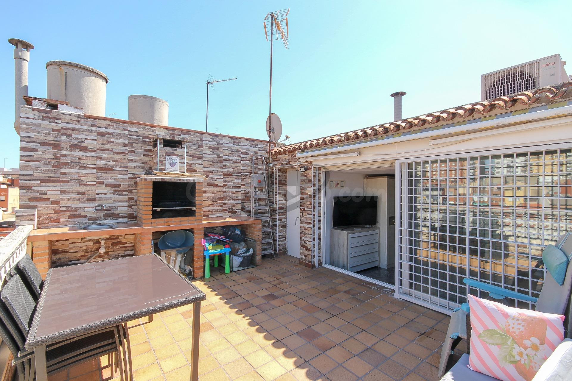 EXCLUSIVO ÁTICO CON TERRAZA ORIENTADO A SUR EN LA CREU DE BARBERÀ