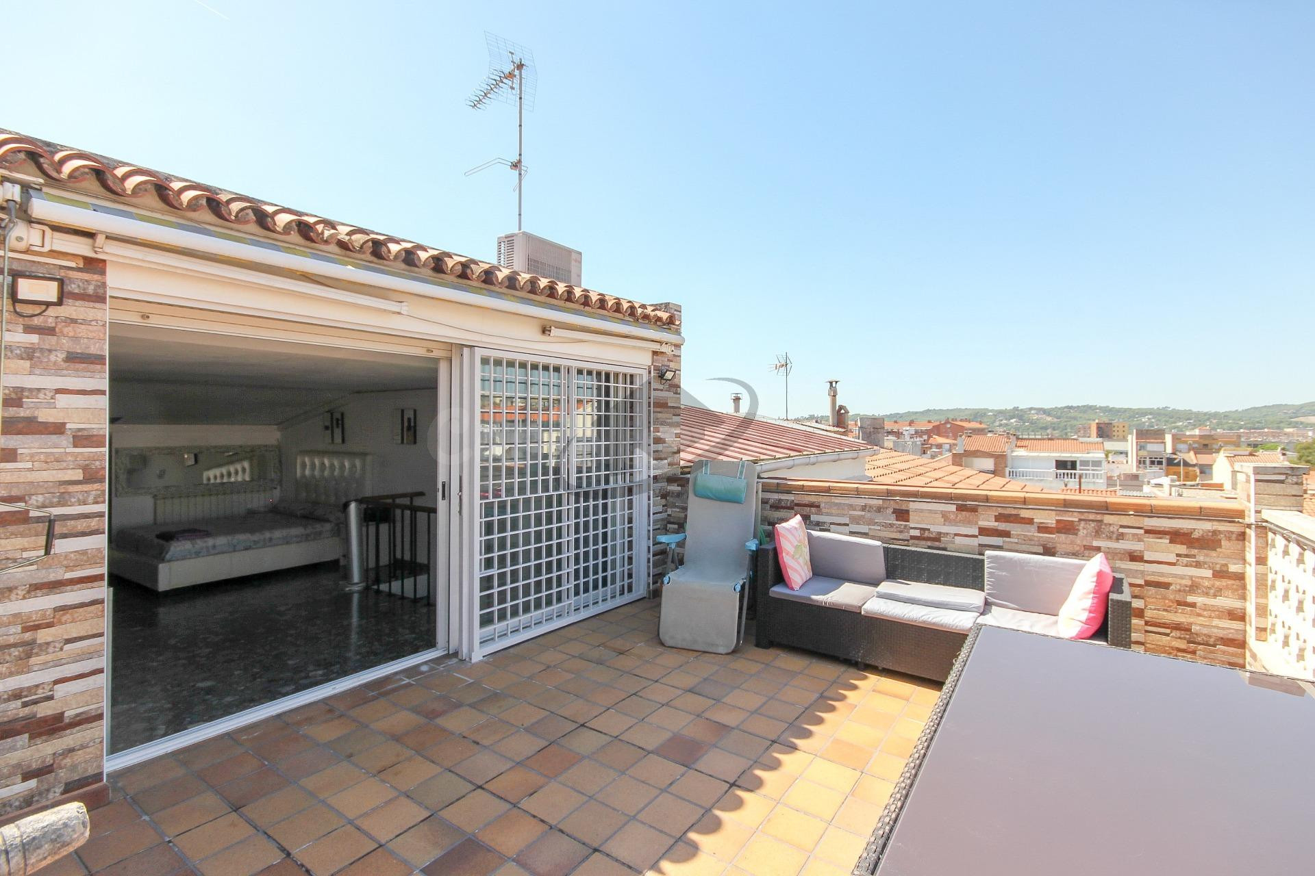EXCLUSIVO ÁTICO CON TERRAZA ORIENTADO A SUR EN LA CREU DE BA - foto 2