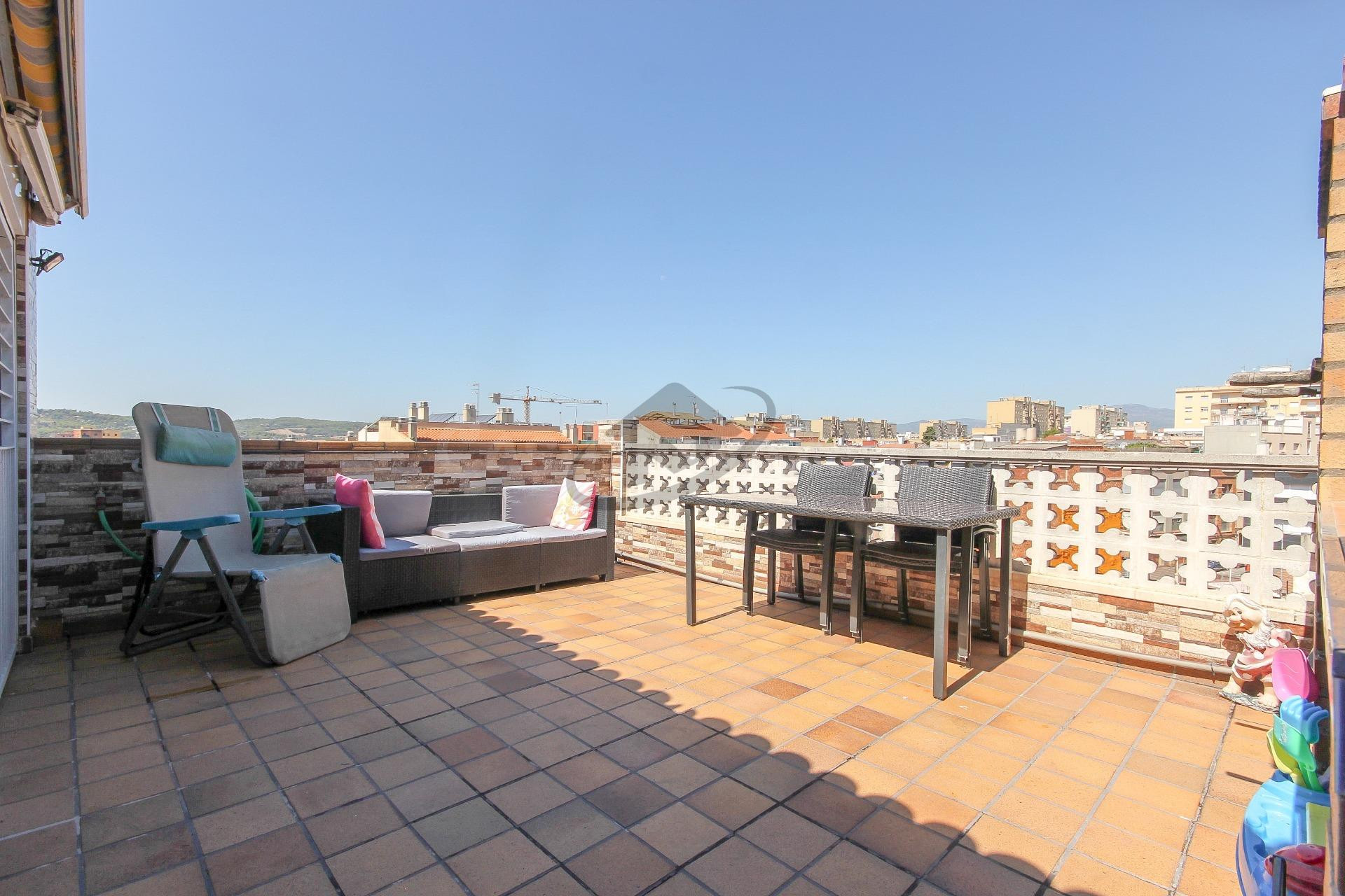 EXCLUSIVO ÁTICO CON TERRAZA ORIENTADO A SUR EN LA CREU DE BA - foto 4