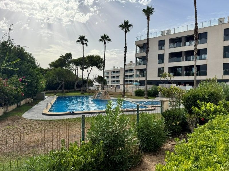 Apartamento con plaza de aparcamiento y trastero incluido 300 metros de la Playa de La Mata