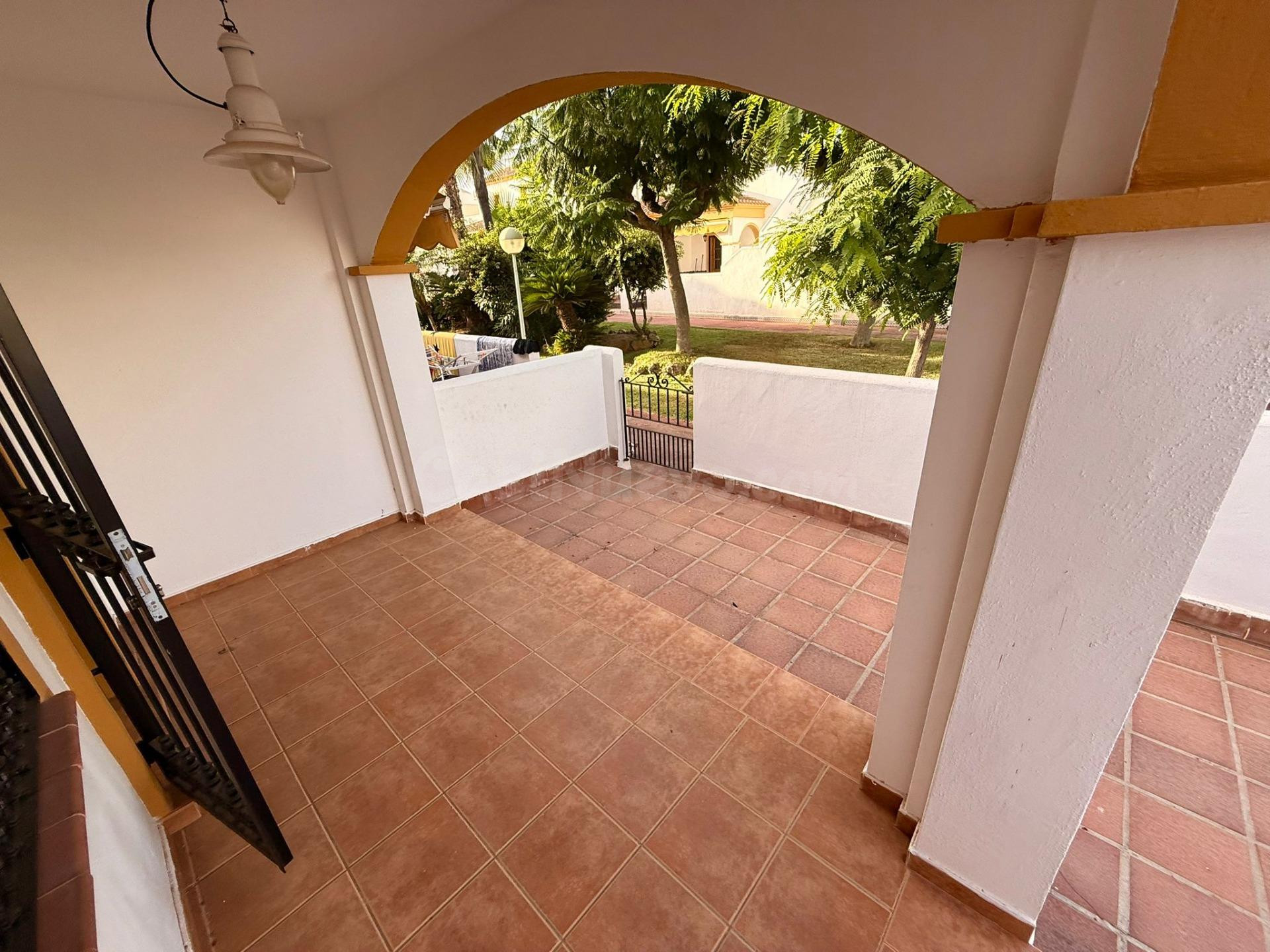 EXCLUSIVO CHALET CON AMPLIA TERRAZA EN PILAR DE LA HORADADA - foto 5
