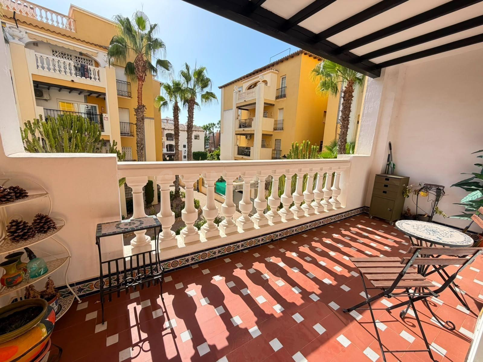 Maravilloso apartamento (aprox. 94 m2 - 1ª planta) en la popular Aldea del Mar con gran zona de piscina. Amplio balcón al sureste y a solo 400 m de la Playa de los Locos.