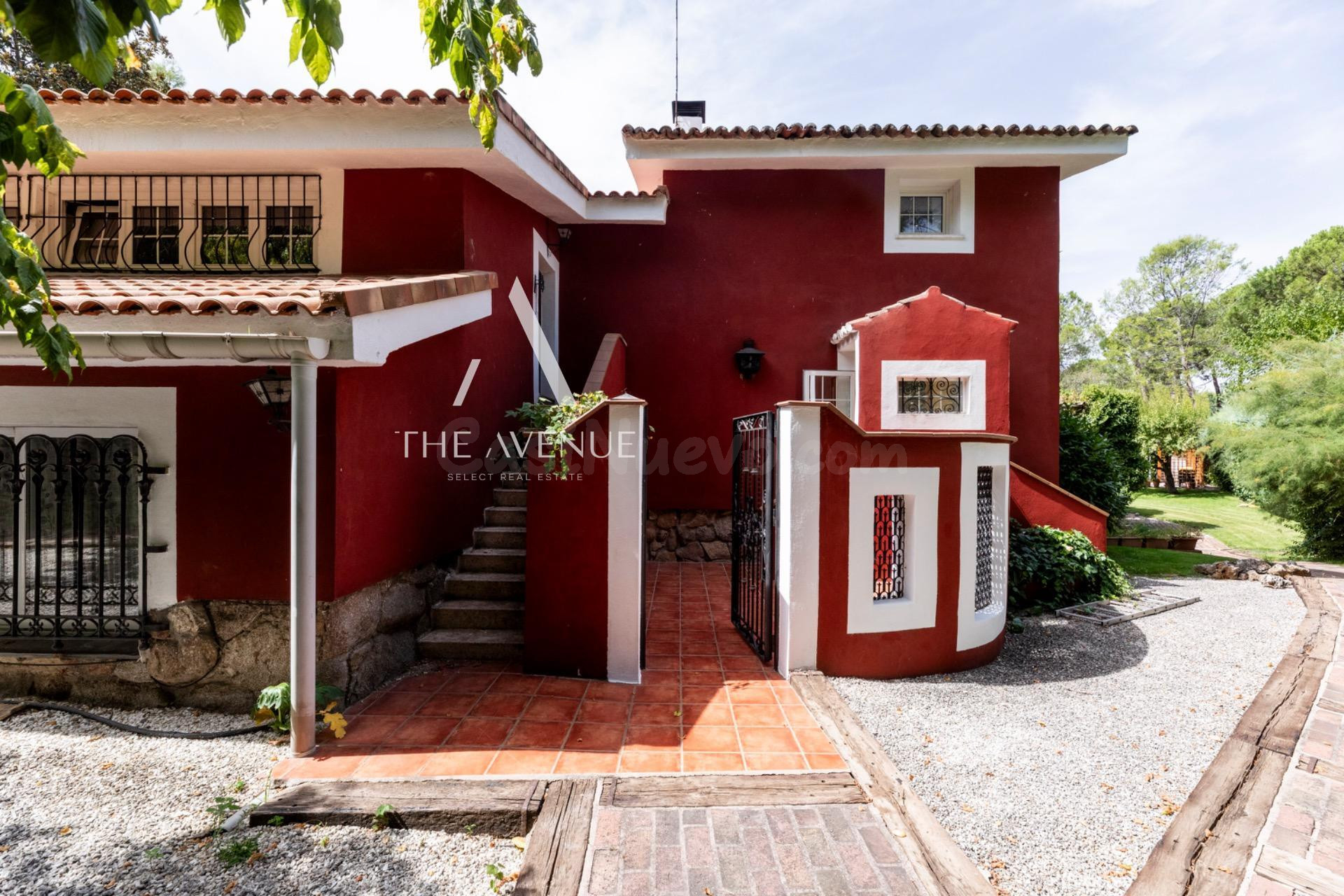 Chalet independiente en la zona más emblemática de Las Lomas - foto 4