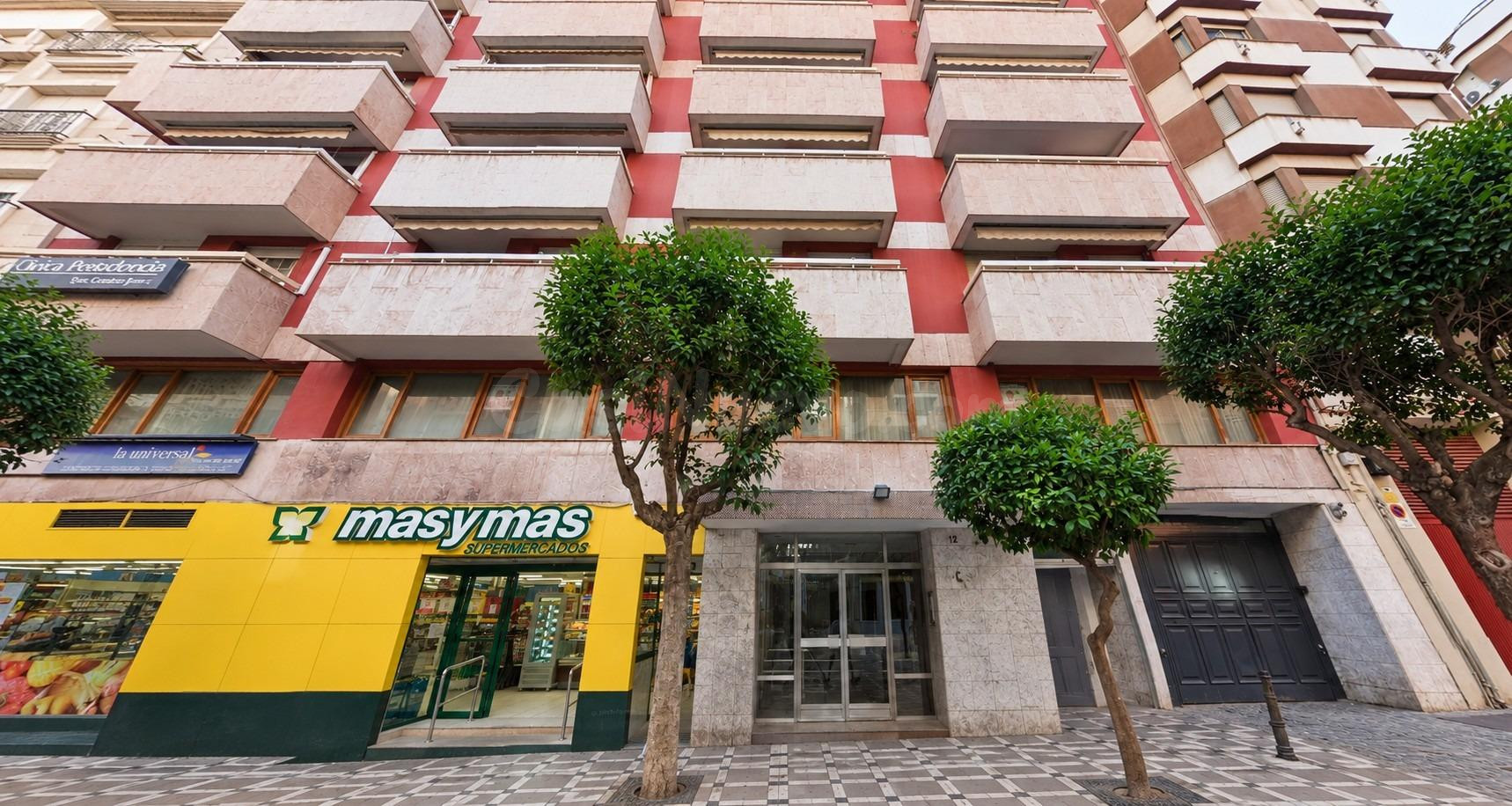 Venta local comercial en entreplanta Centro Jaen