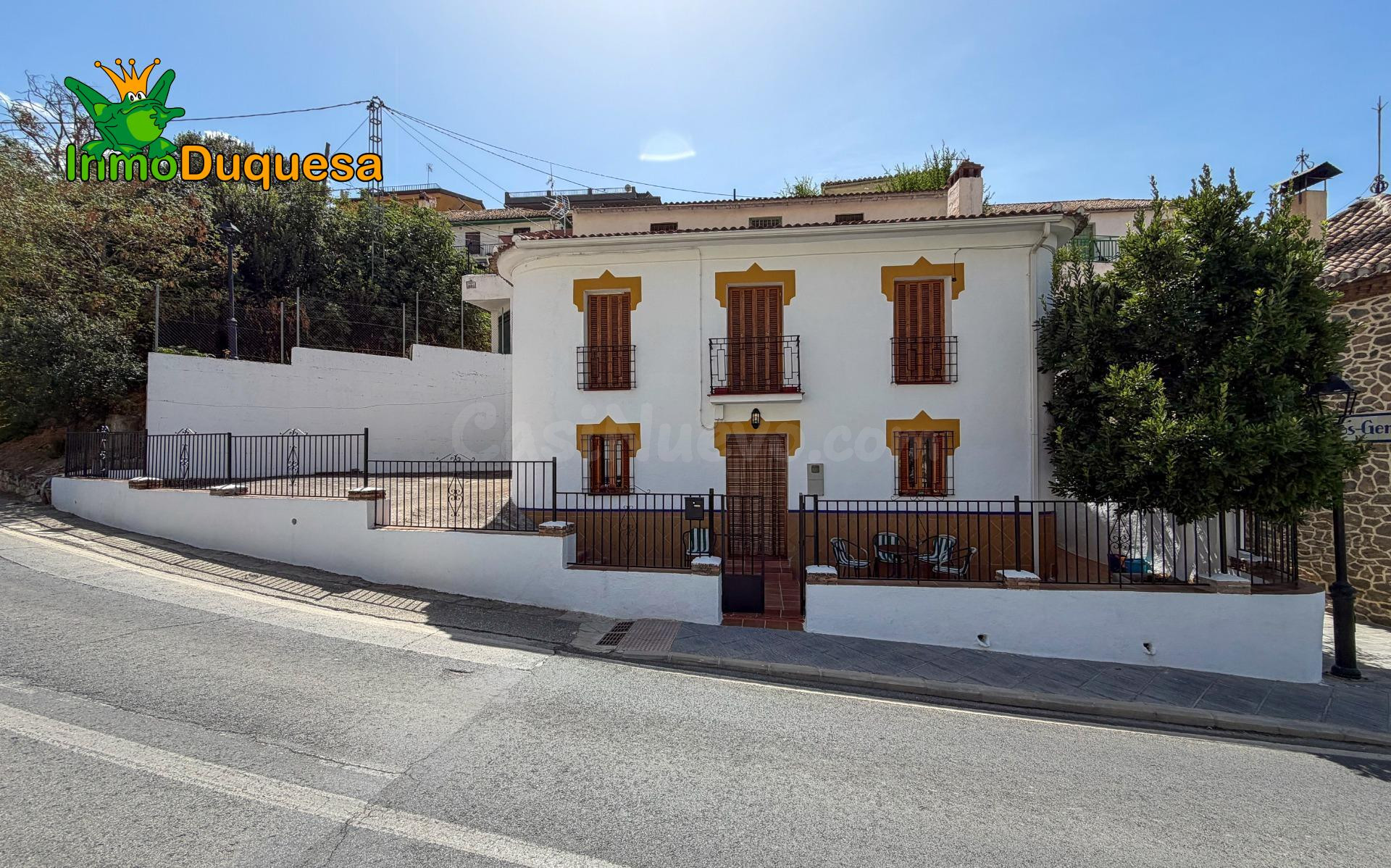 Casa independiente en la entrada de Pinos Genil. (A 10 minutos de Granada)