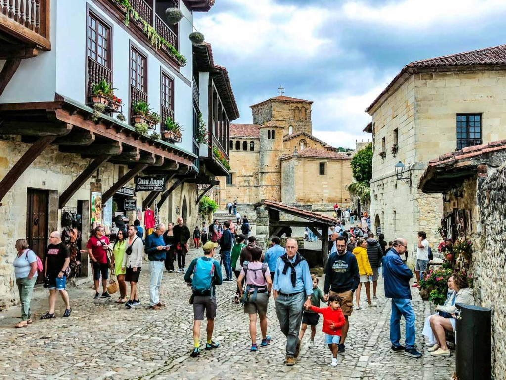 Vive o invierte en el pueblo más bonito de España - foto 3