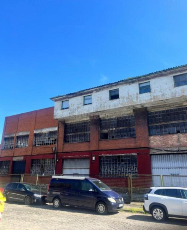 Nave industrial 2240m2 para reformar en Maliaño - foto 4