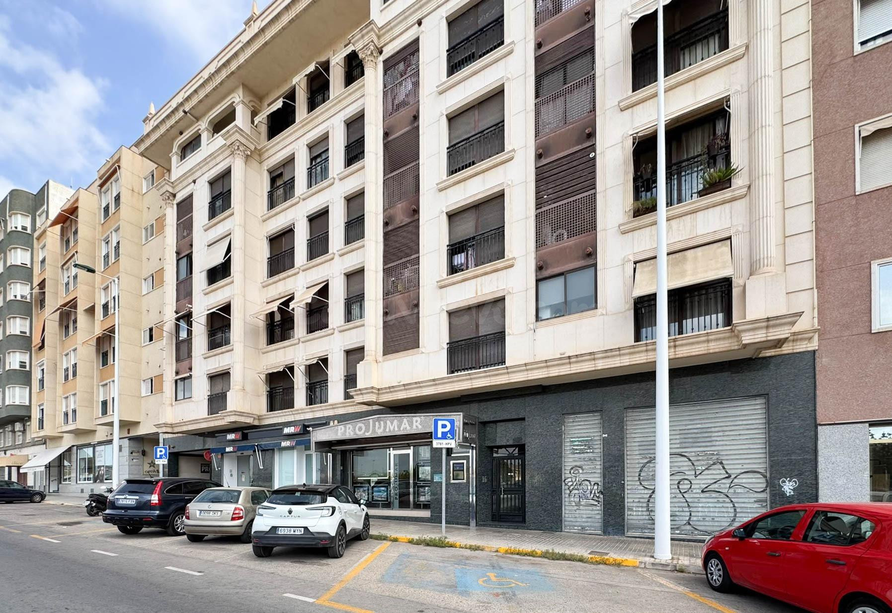 LOCAL REFORMADO PARA OFICINA O CONSULTA CON GARAJE EN ZONA L - foto 3