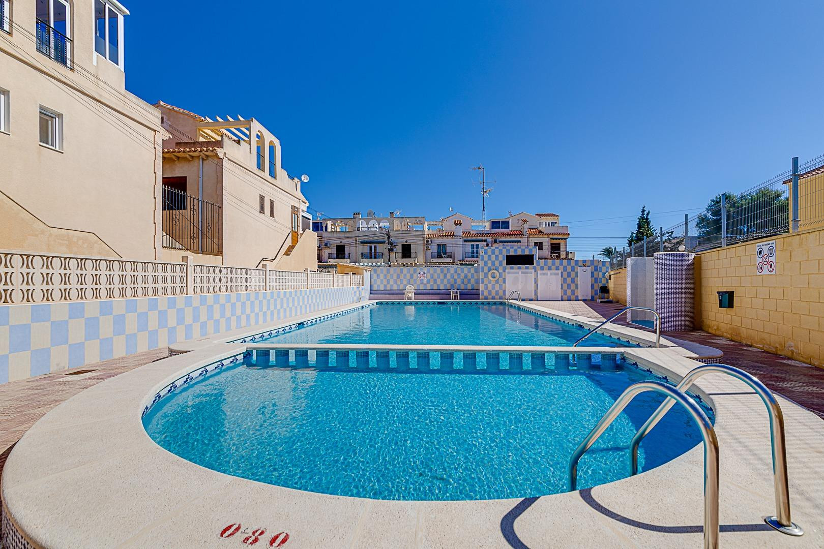 ☀️ Impresionante bungalow de planta superior con solarium privado – El Chaparral, Torrevieja - foto 2