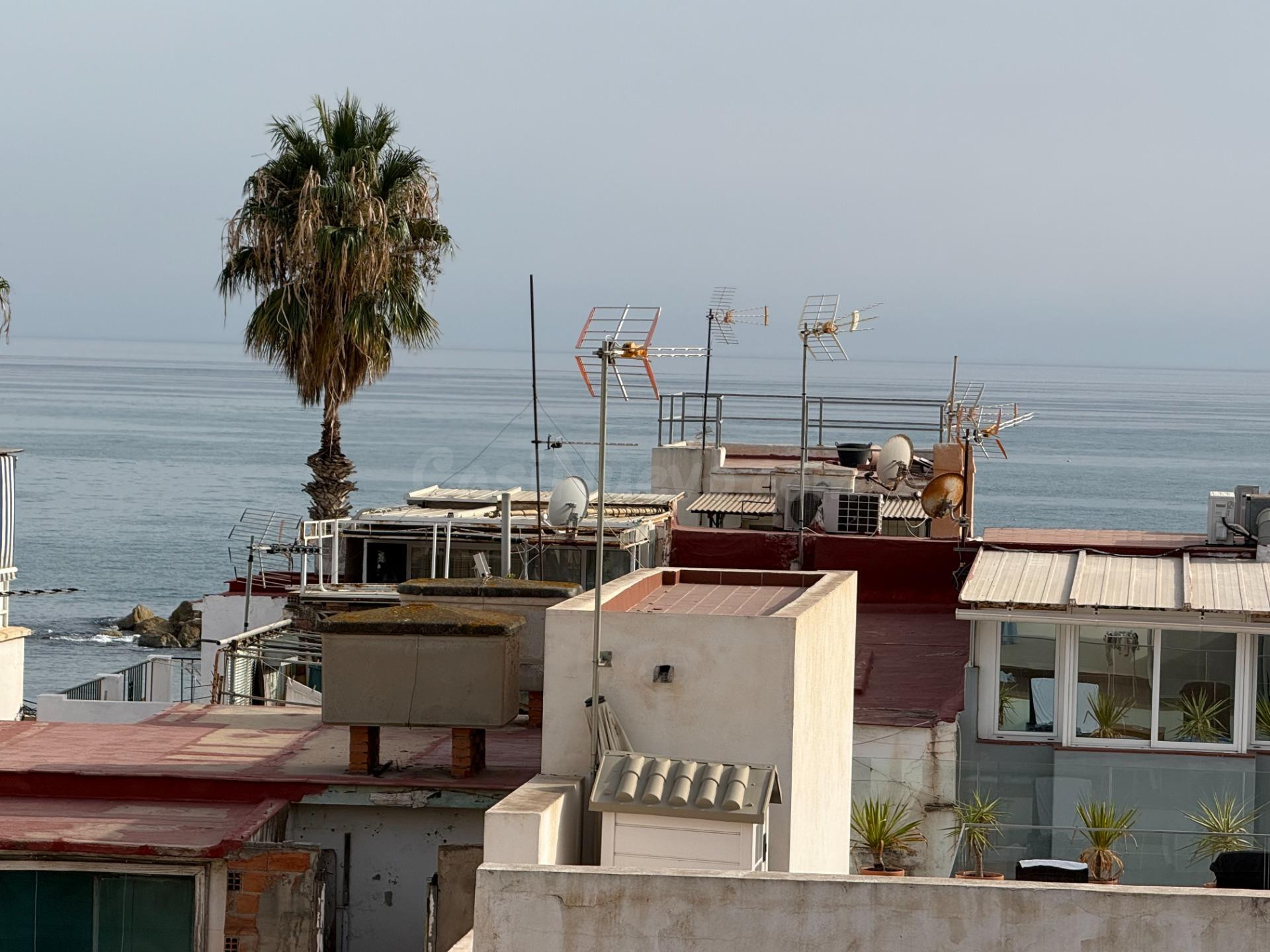 Vive frente al mar en Pedregalejo – Piso moderno con azotea  - foto 3