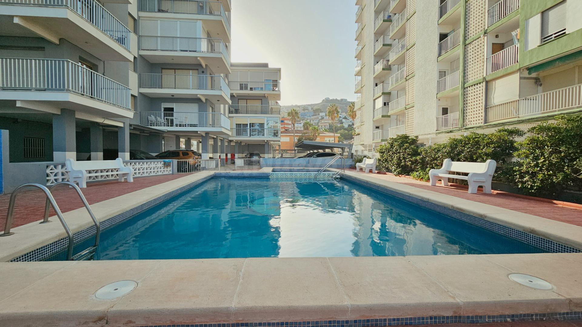 Apartamento con gran potencial en primera línea de playa y p