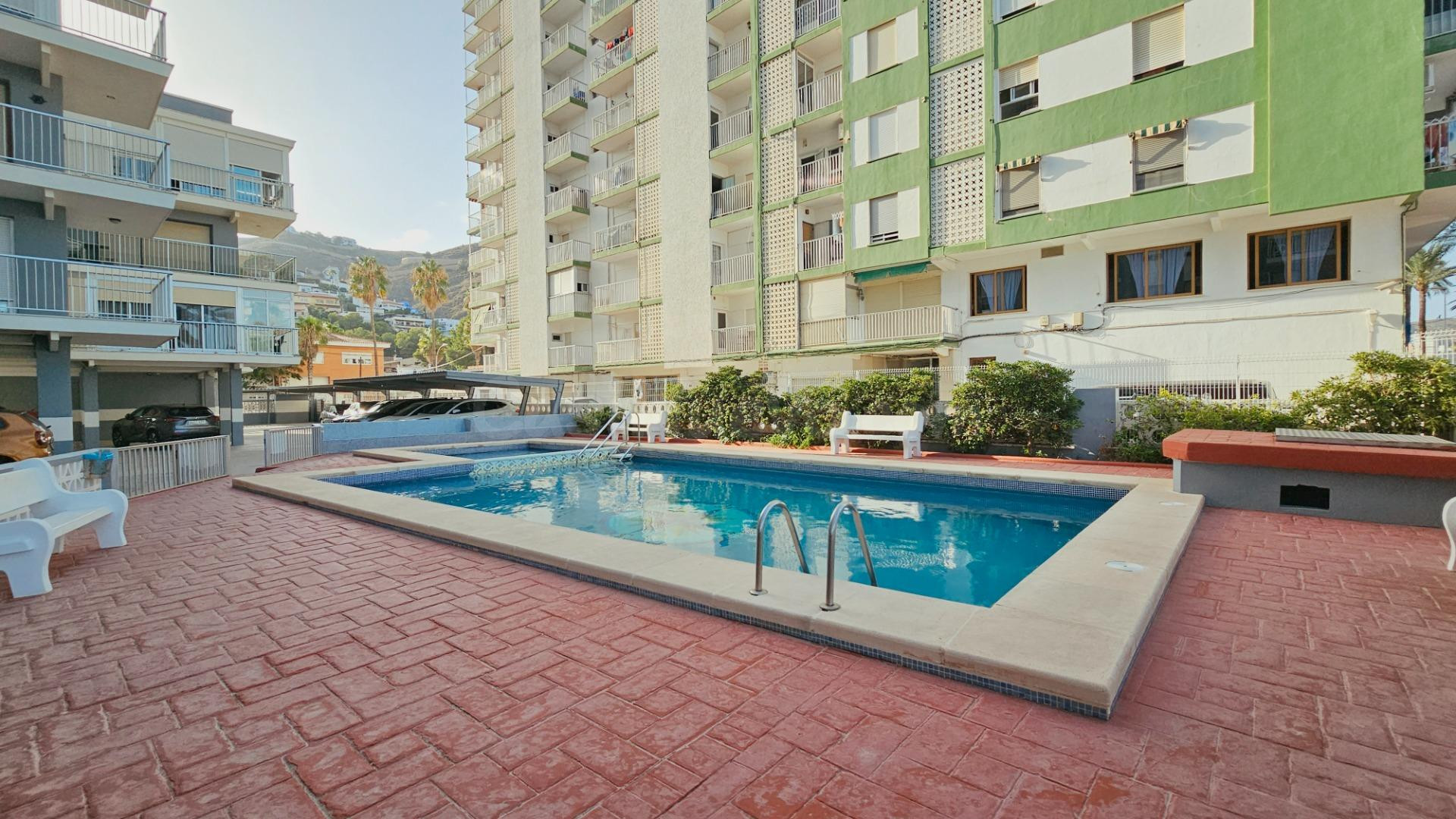 Apartamento con gran potencial en primera línea de playa y p - foto 2