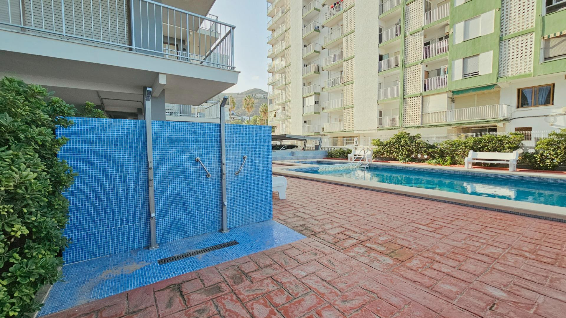 Apartamento con gran potencial en primera línea de playa y p - foto 3