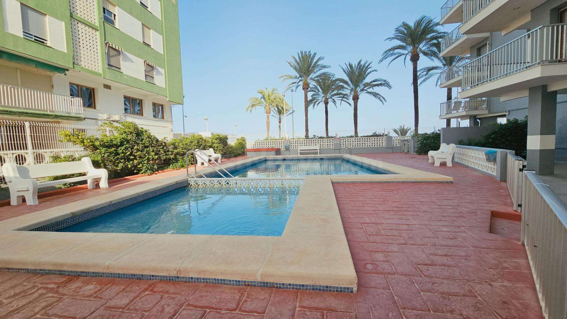 Apartamento con gran potencial en primera línea de playa y p - foto 5