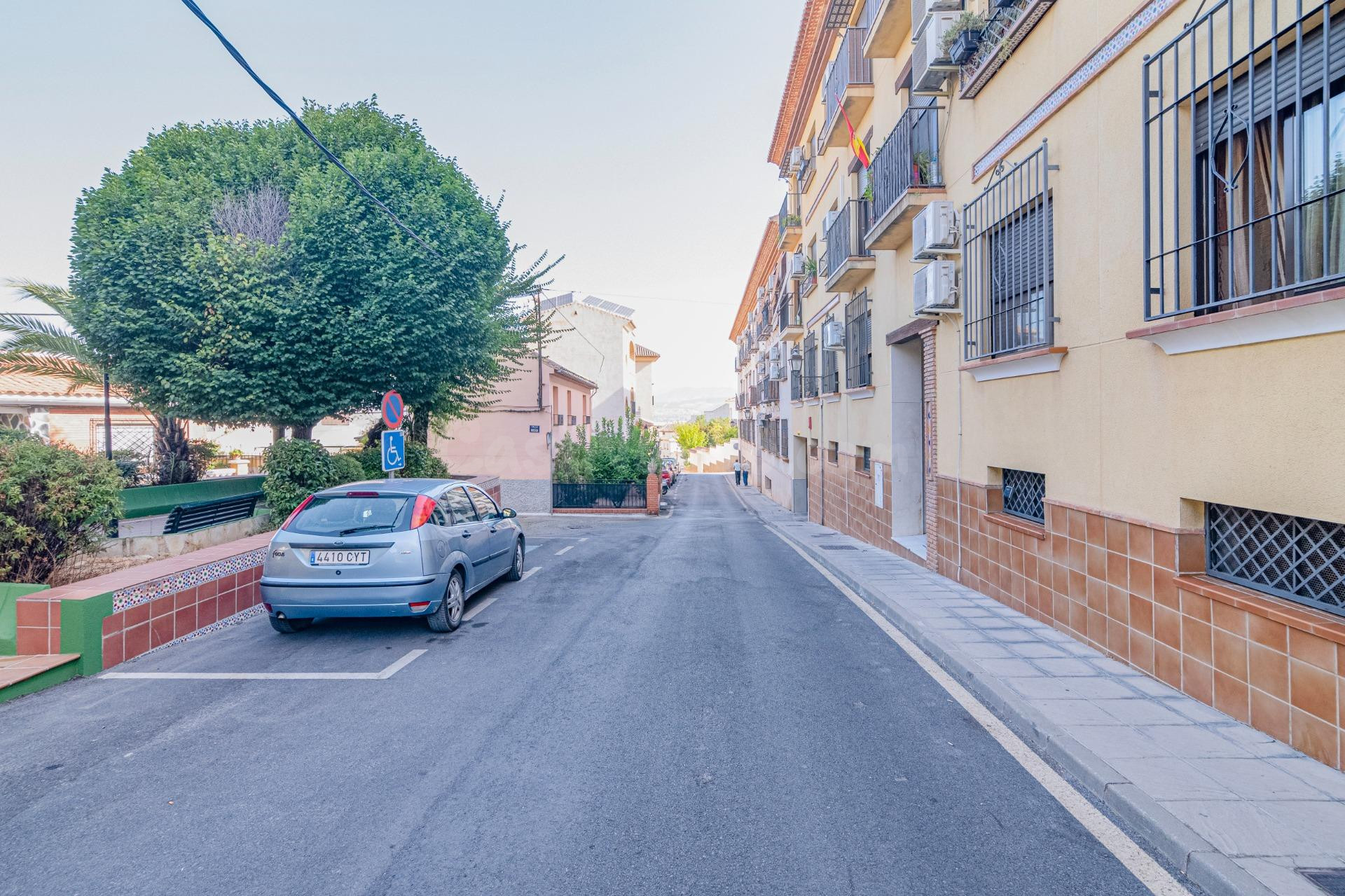 PISO, COHERA Y TRASTERO EN LA ZUBIA - foto 2