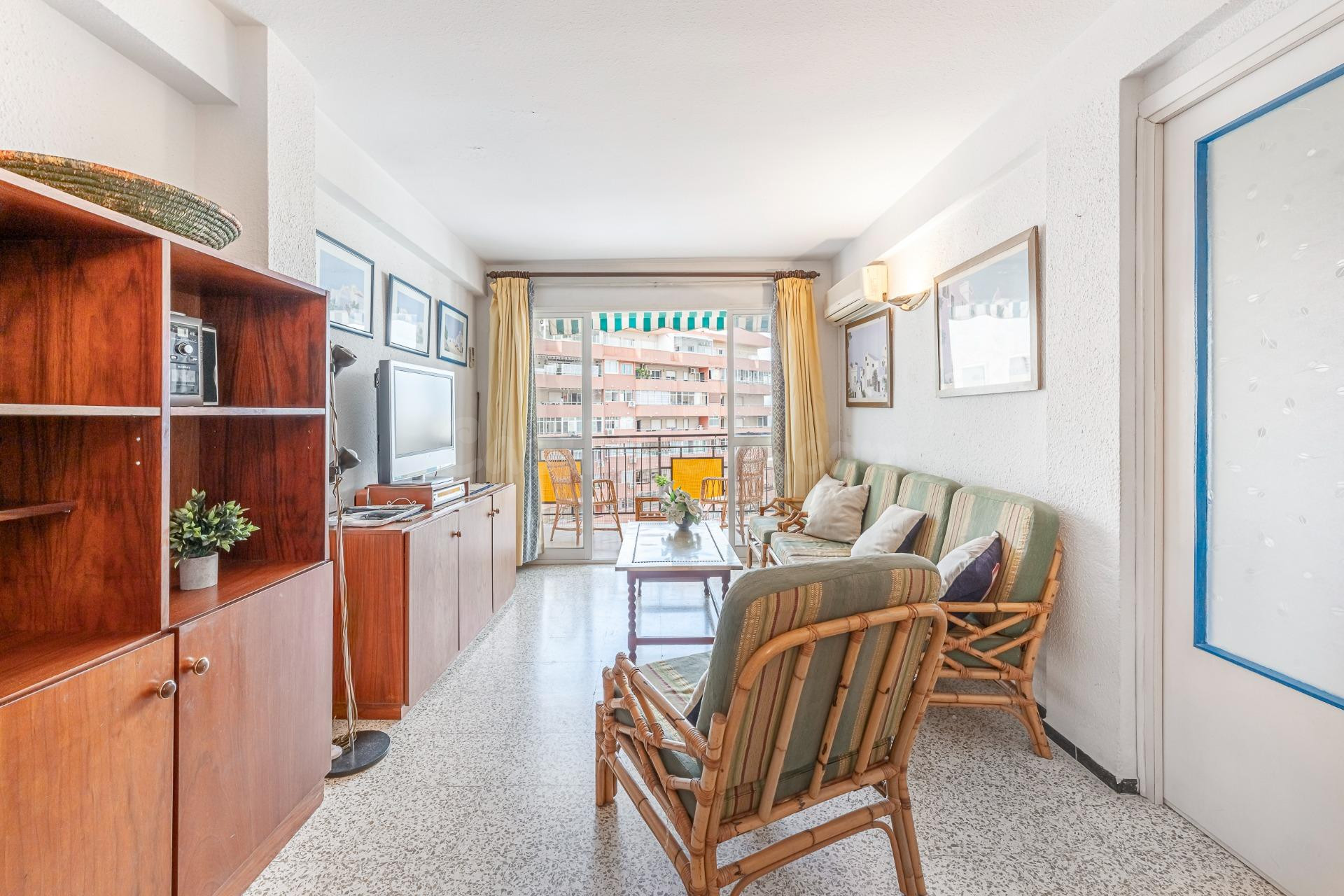 AMPLIA VIVIENDA DE 3 DORMITORIOS CON TERRAZA, PISCINA Y PARK - foto 2