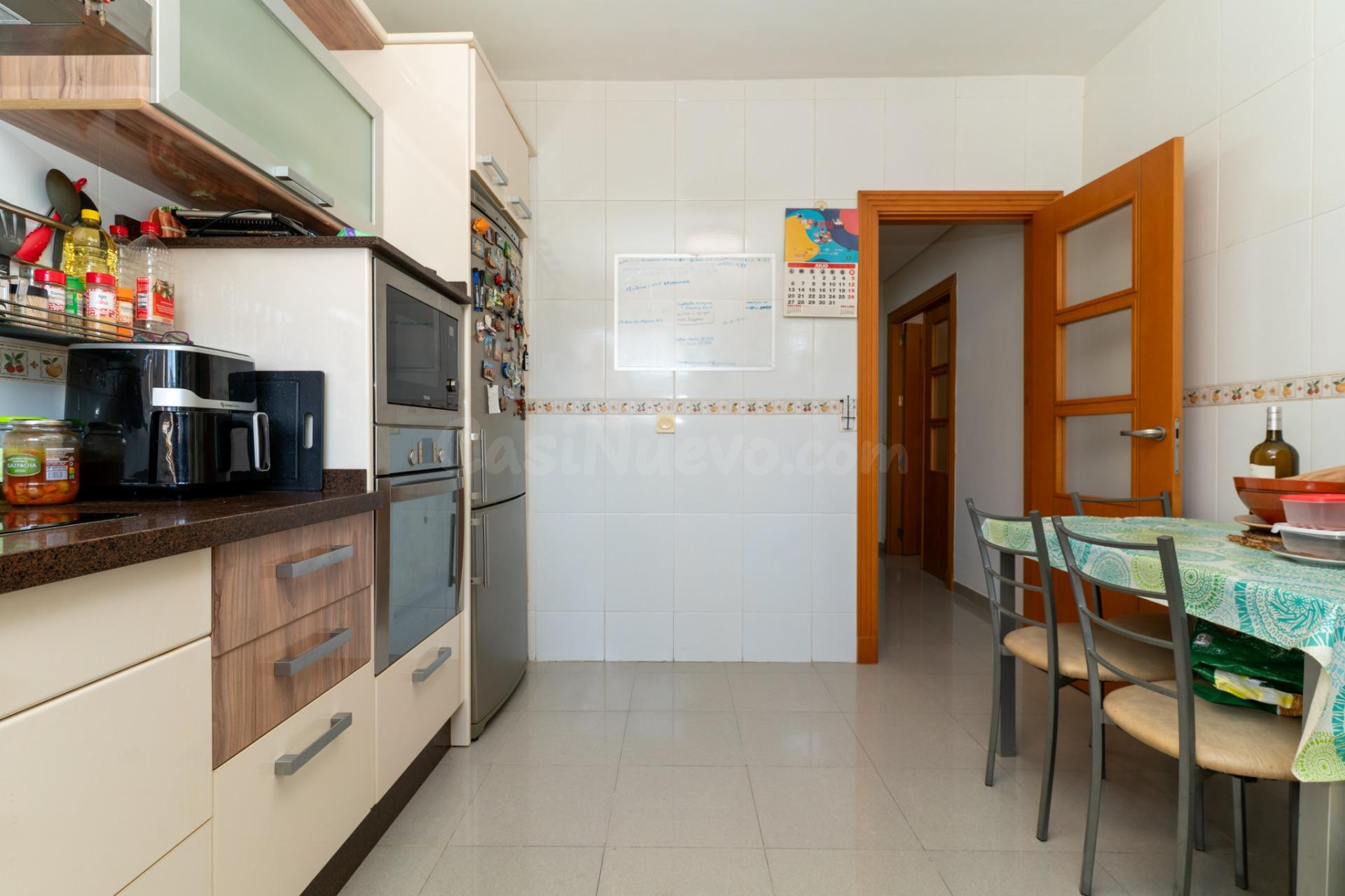 PISO DE 3 DORMITORIOS CON GARAJE Y PISCINA A 100 METROS DE L - foto 5